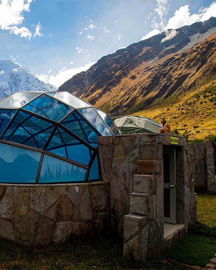 Camp domes with Pucará bulls on top of their stone entrances.