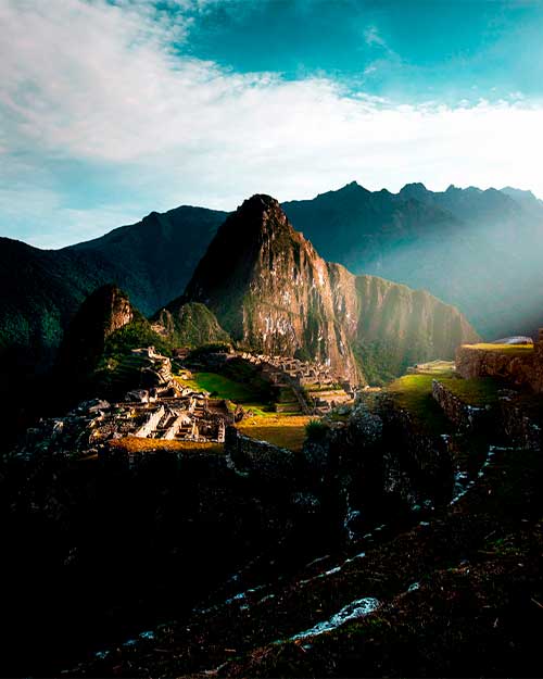Explore the entirety of Machu Picchu and discover all its amazing secrets
